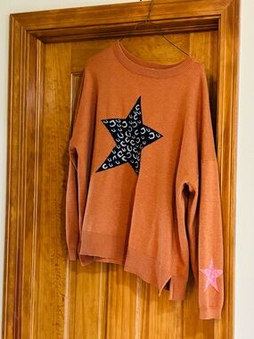 Easel Los Angeles Rustic Star Accent Sweater with horseshoe Print Star